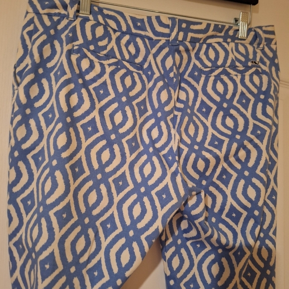 Women's Vineyard Vines Cropped Pants size 12 Blue and White Patterened - Picture 4 of 4